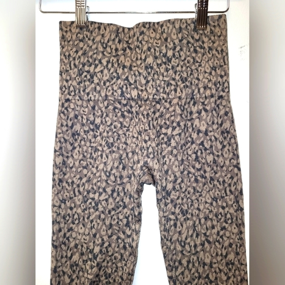 Spanx Leggings Leopard Print Seamless Knit High Rise Look At Me Now Size S - Picture 7 of 14